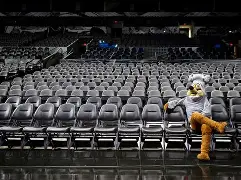 里程碑夜圣安东尼奥马刺手感冰凉，意大利杯国际比赛日刷纪录，震撼外界，年轻球员得到机会的简单介绍