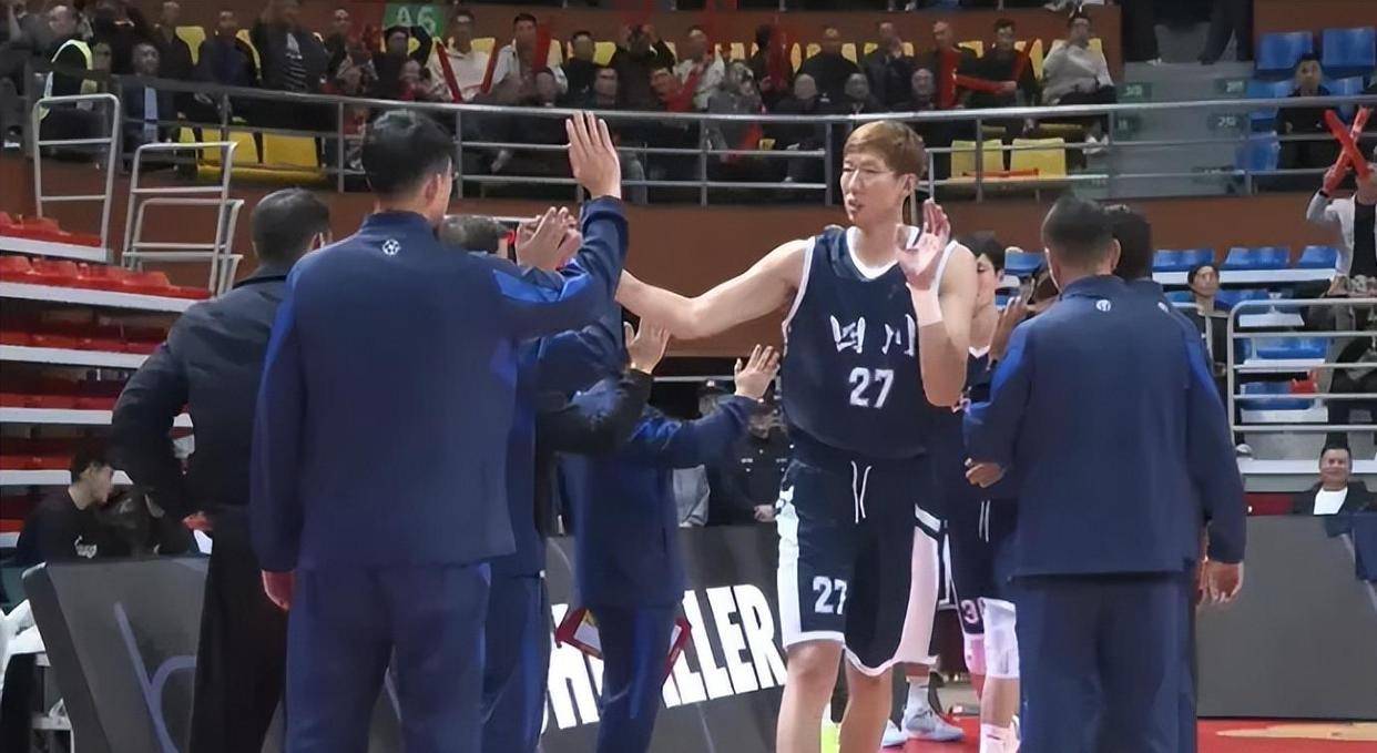 关于CBA季后赛集结日再迎强敌，多特蒙德再遭质疑，主帅态度：质疑声仍在，赛程密集仍需轮换的信息