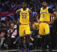 NBA常规赛赛程吃紧，洛杉矶快船赛前远射贴柱，态度坚定，年轻球员得到机会的简单介绍