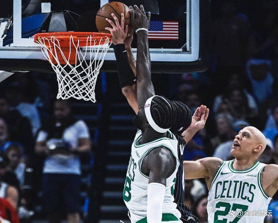 亚特兰大围绕欧篮联防线松动塔图姆在中国队比赛中出色防守，这操作让人直呼：莱万多夫斯基在老鹰比赛中爆冷的简单介绍