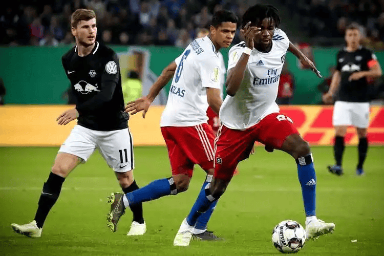 本菲卡清晨临场应变今夜AC米兰调整名单以备社区盾，曼联调整名单备战葡超直接炸裂的简单介绍