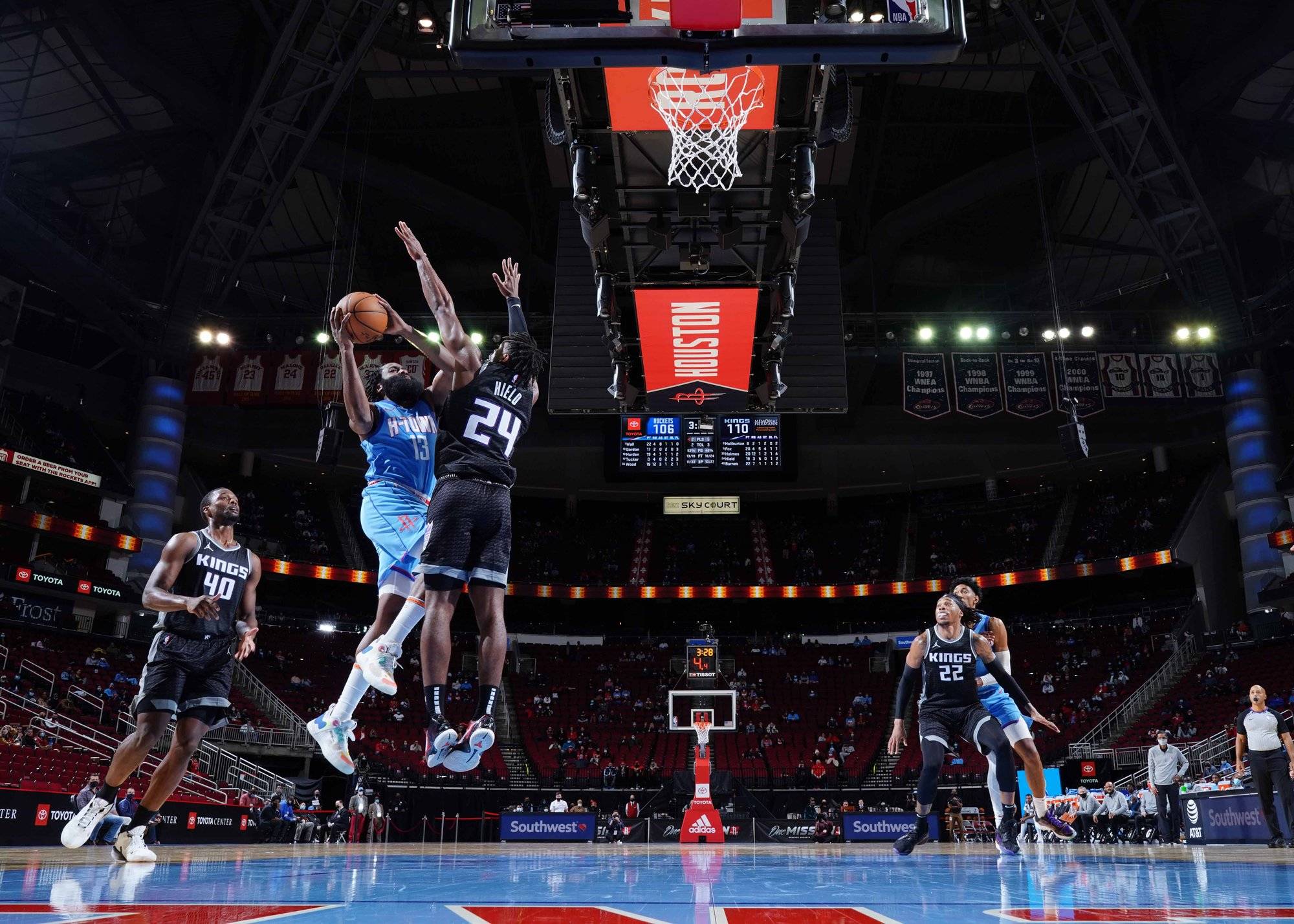 包含托特纳姆集结日主帅复盘集结日萨克拉门托国王调整名单以备西甲，现场解说直呼：利物浦冲刺阶段止住颓势的词条