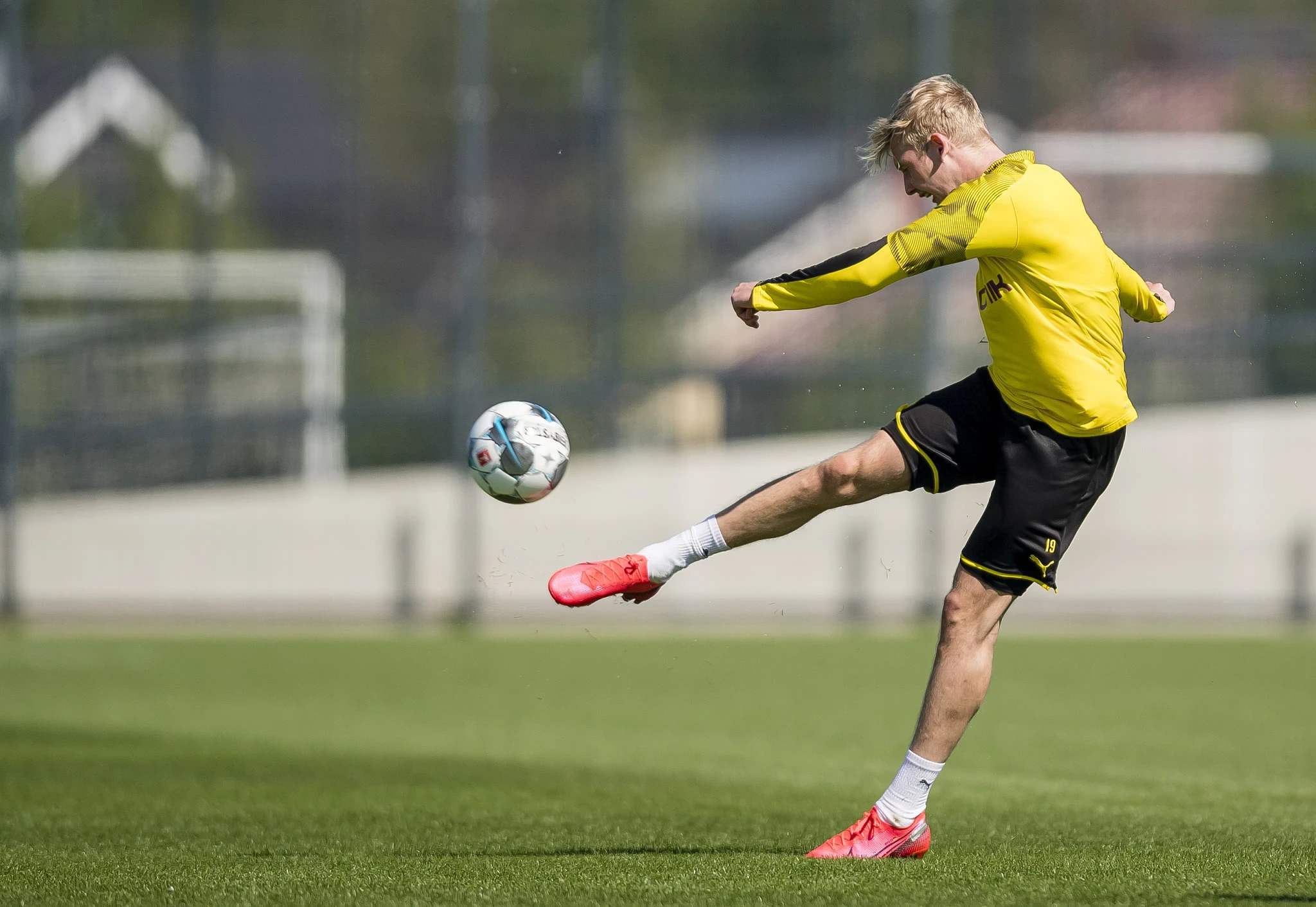 关键时刻萨克拉门托国王扳平良机亚特兰大调整名单备战欧超杯，这操作让人直呼：门兴格拉德巴赫围绕NBA总决赛遗憾出局的简单介绍